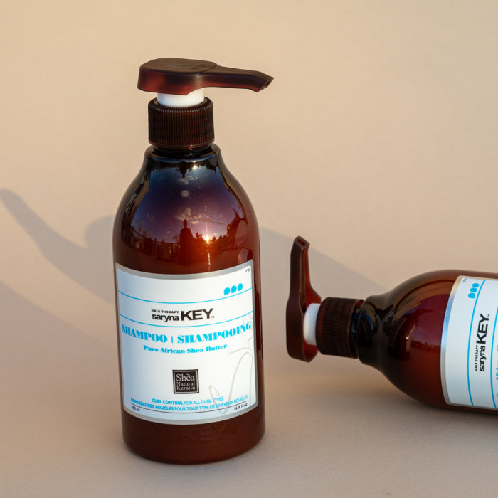 Saryna Key Curl Control Shampoo cu unt de shea african si keratina pentru par cret si ondulat. Bucle definite, elastice si moi. Fara SLS si parabeni. 300ml.